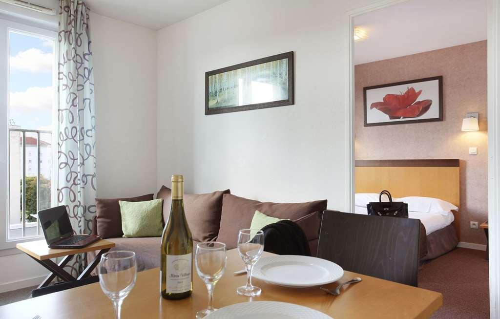 Appart'Hotel Odalys City - Bioparc Lyon Est Szoba fotó