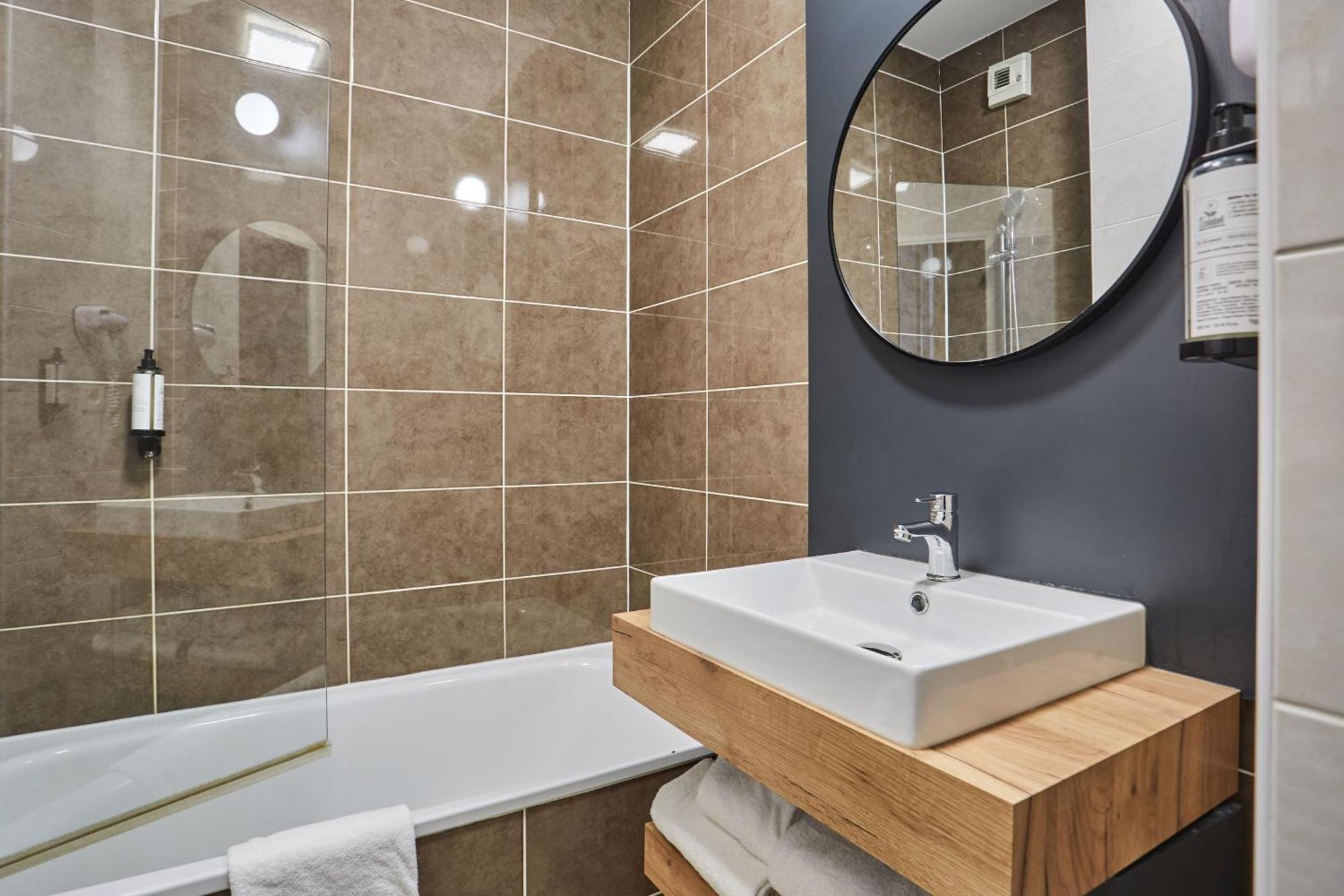 Appart'Hotel Odalys City - Bioparc Lyon Est Kültér fotó