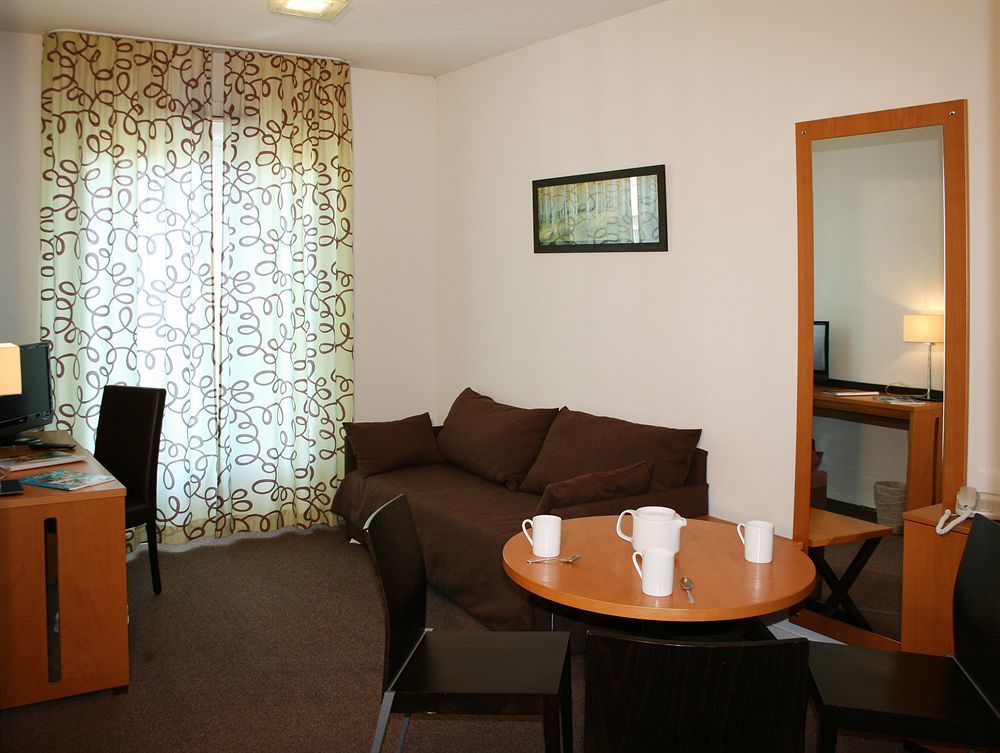 Appart'Hotel Odalys City - Bioparc Lyon Est Kültér fotó